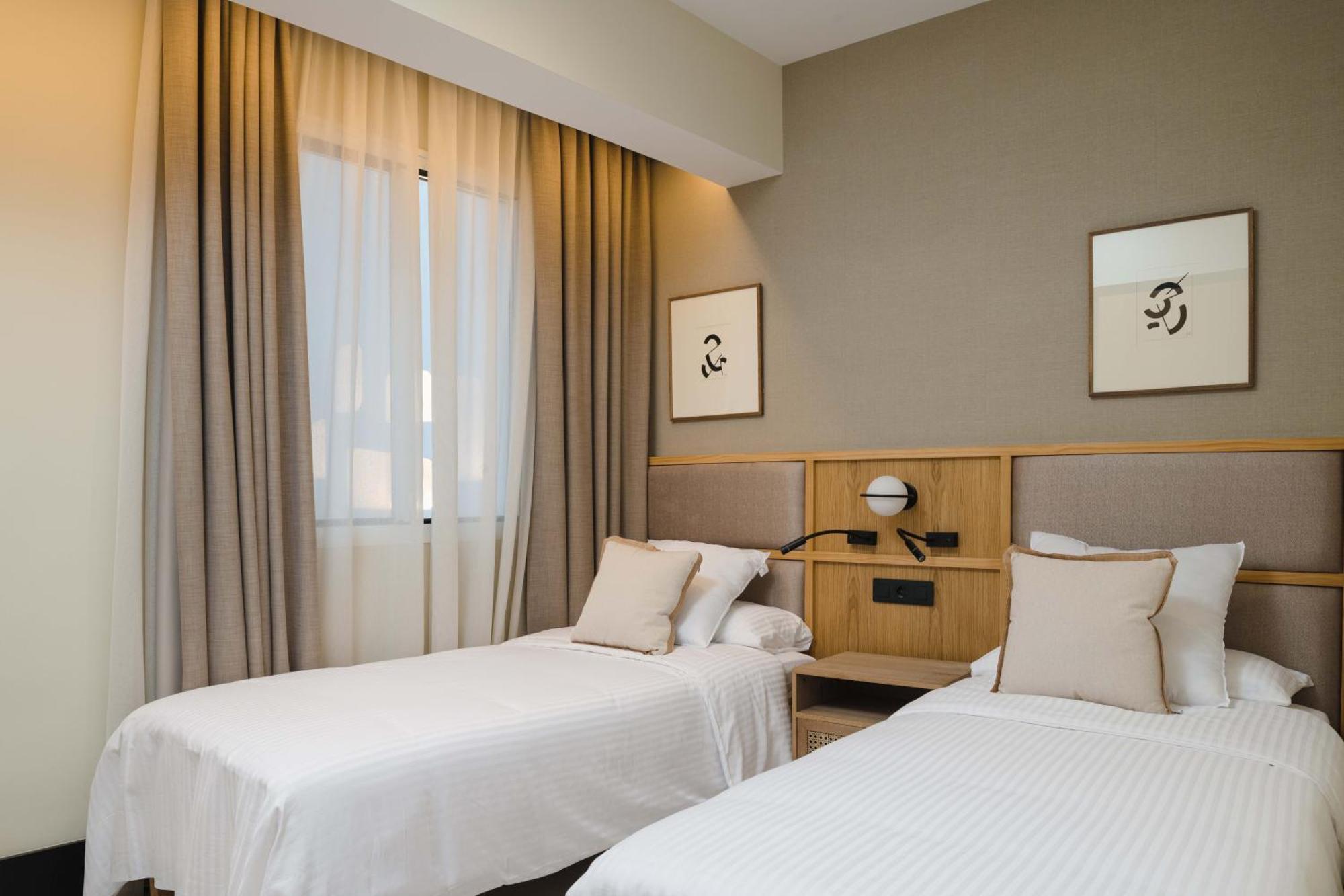 Blue Marina Suites - Boutique Apartments 아리시페 외부 사진