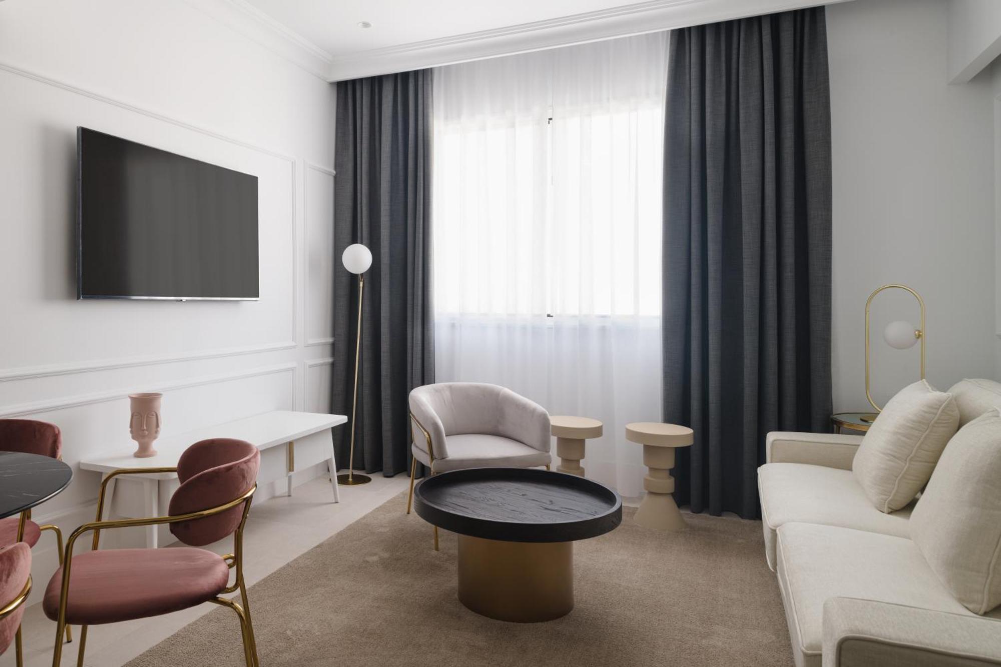 Blue Marina Suites - Boutique Apartments 아리시페 외부 사진