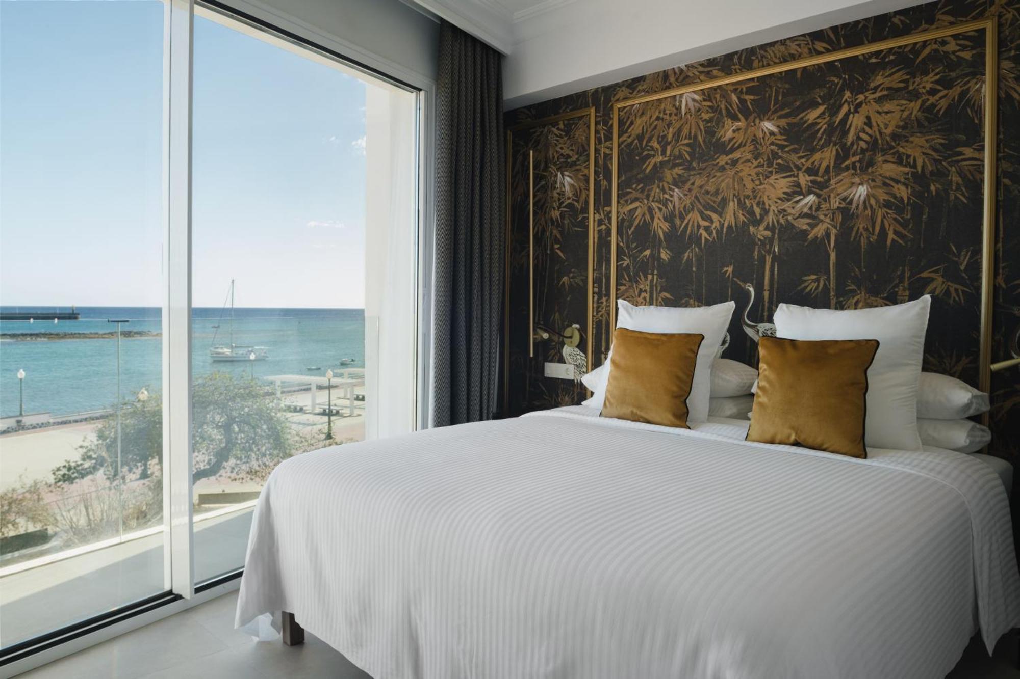 Blue Marina Suites - Boutique Apartments 아리시페 외부 사진