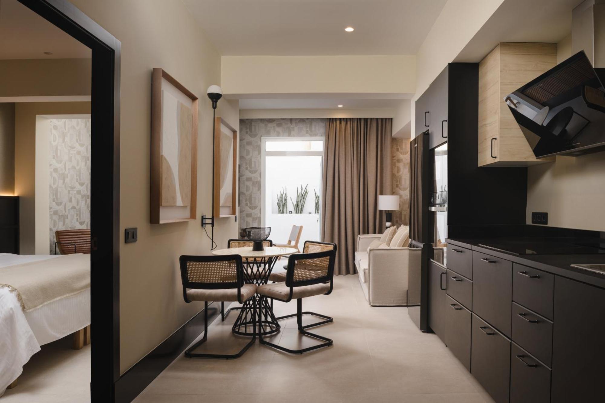 Blue Marina Suites - Boutique Apartments 아리시페 외부 사진