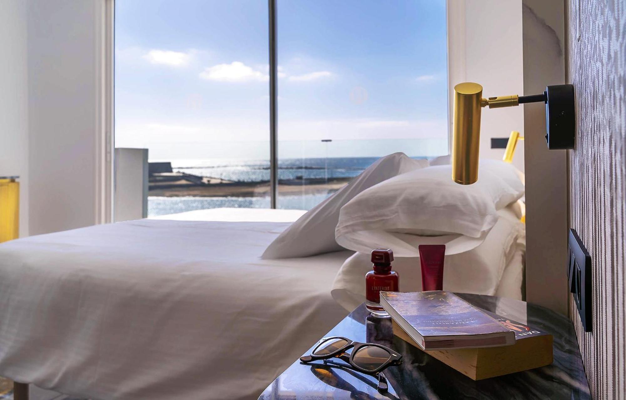 Blue Marina Suites - Boutique Apartments 아리시페 외부 사진
