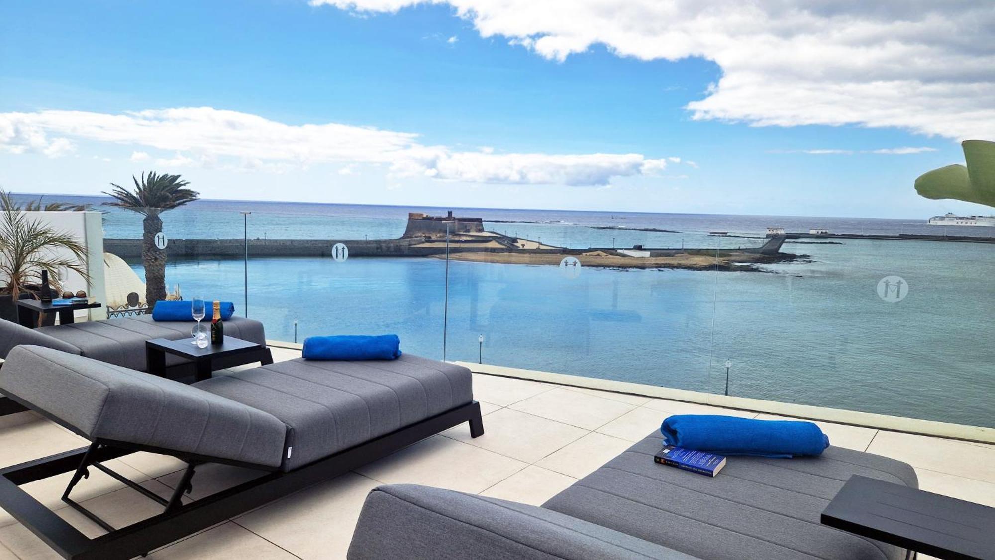 Blue Marina Suites - Boutique Apartments 아리시페 외부 사진