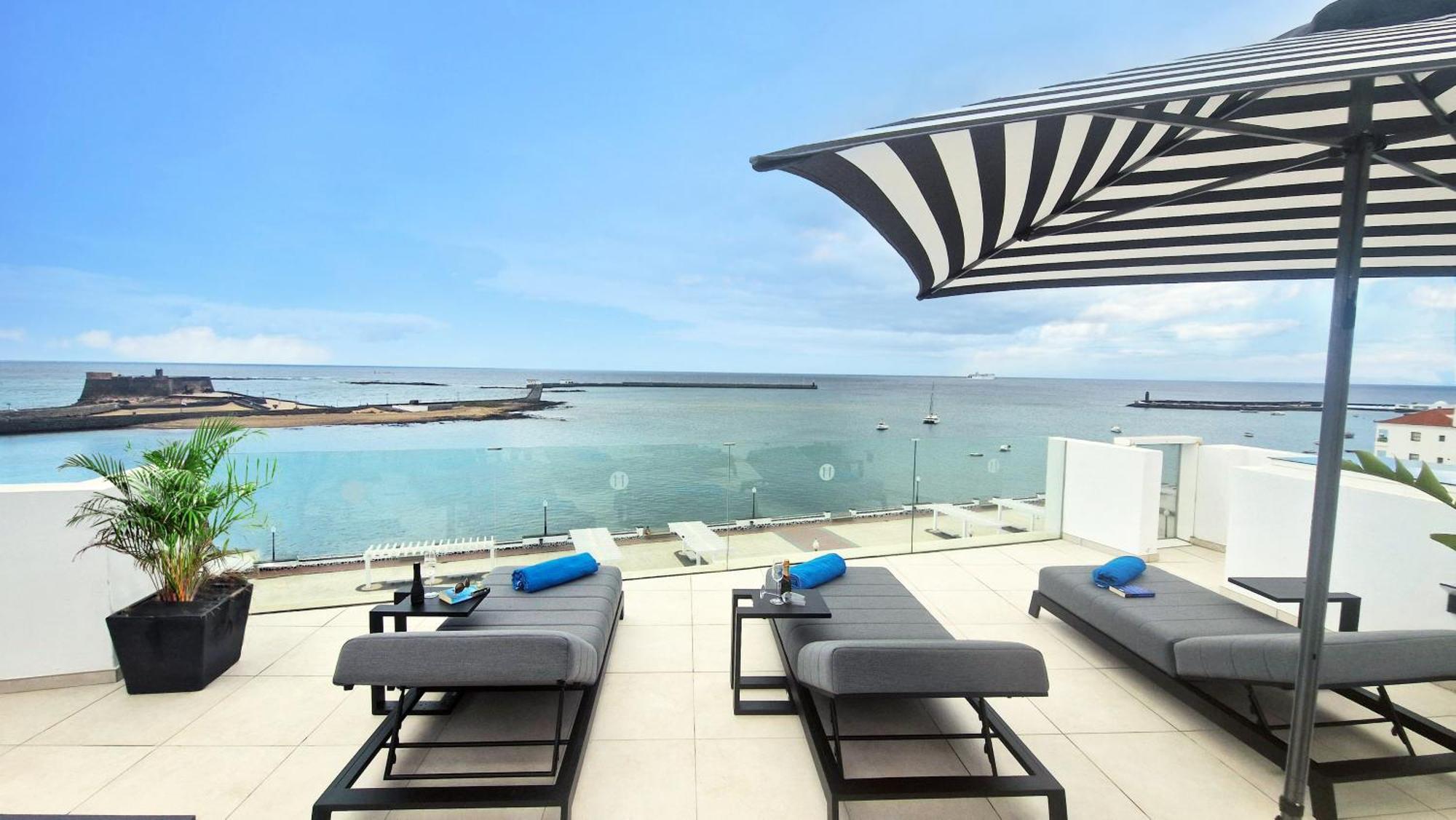 Blue Marina Suites - Boutique Apartments 아리시페 외부 사진