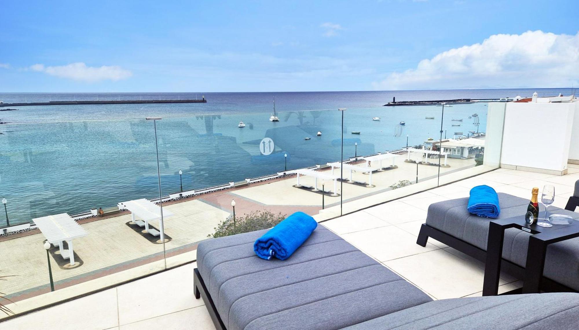 Blue Marina Suites - Boutique Apartments 아리시페 외부 사진